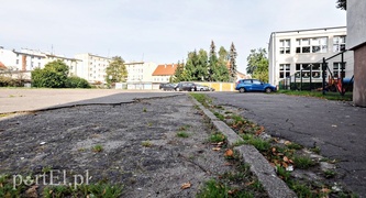 SP 23: boisko czy parking?