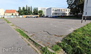 SP 23: boisko czy parking?