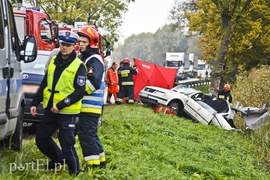 Uderzył w drzewo, zginęła 17-latka