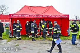 Strażacy ćwiczą walkę z cofką