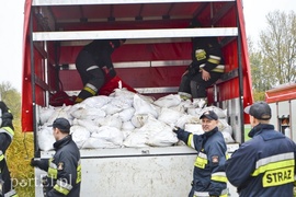 Strażacy ćwiczą walkę z cofką