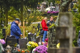 Elblążanie odwiedzają groby bliskich