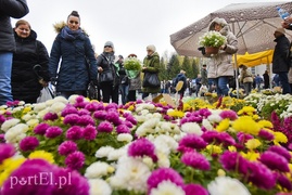 Elblążanie odwiedzają groby bliskich