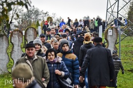 Elblążanie odwiedzają groby bliskich
