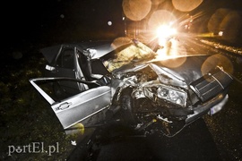 Zderzenie mercedesa z ciągnikiem