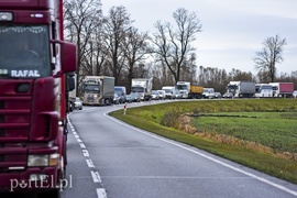 Wypadek koło Fiszewa, auto w płomieniach