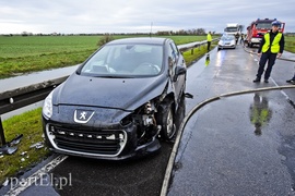 Wypadek koło Fiszewa, auto w płomieniach