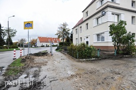 Mieszkają na budowie i mają tego dość