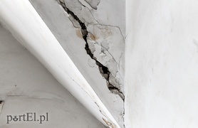 Mieszkają na budowie i mają tego dość