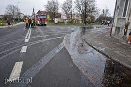 Wypadł ładunek, przez ponad 4 godziny ruch był zablokowany   (aktualizacja) 