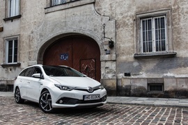 Hybrydy Toyoty są chętnie kupowane