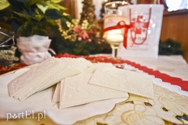 Przychodzą po kawałek normalności