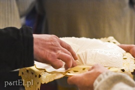 Przychodzą po kawałek normalności