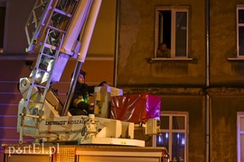 Ul. Mickiewicza: zadymienie na klatce schodowej i pożar sadzy