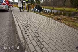 Wpadła do rowu, jedna osoba w szpitalu