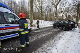 Autem uderzył w drzewo