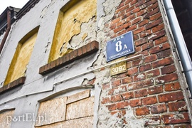 Wyburzają kolejny budynek