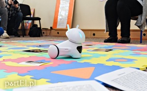 Małe roboty uczą kosmicznie