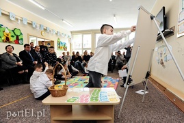 Małe roboty uczą kosmicznie