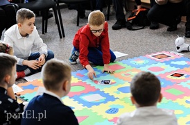 Małe roboty uczą kosmicznie