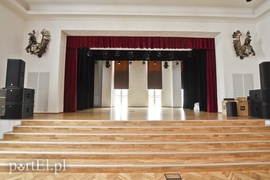 Co się dzieje przed klubem wojskowym przy ul. Królewieckiej?