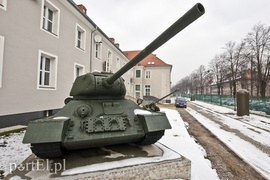 Co się dzieje przed klubem wojskowym przy ul. Królewieckiej?