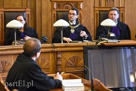 Brutalnie pobita zmarła w kałuży krwi. Konkubent stanął przed sądem