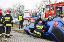 Dachowanie na DK-7, kierowca bez prawa jazdy