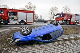 Dachowanie na DK-7, kierowca bez prawa jazdy