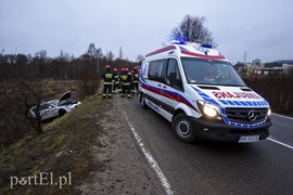 Zderzenie toyoty z mazdą przed cmentarzem