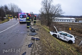 Zderzenie toyoty z mazdą przed cmentarzem