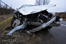 Zderzenie toyoty z mazdą przed cmentarzem