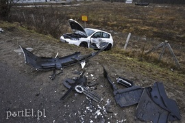 Zderzenie toyoty z mazdą przed cmentarzem