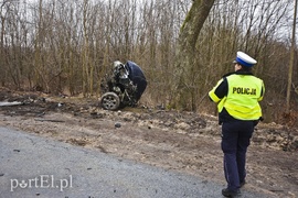Audi po wypadku rozpadło się na dwie części