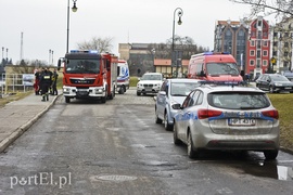 Karmił kaczki i wpadł do rzeki