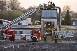 Pożar traw rozprzestrzenił się do stolarni