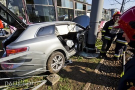 Wjechał toyotą pod tramwaj