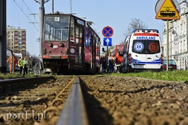 Wjechał toyotą pod tramwaj