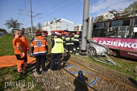 Wjechał toyotą pod tramwaj