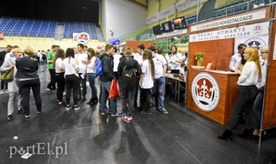 Pracodawcy kuszą, pracownicy wybierają