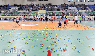Kilometry nakrętek od uczniów
