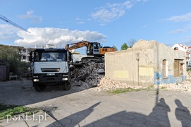 Znika kolejny budynek