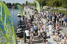 Motorowa ławica wypłynęła na wodę