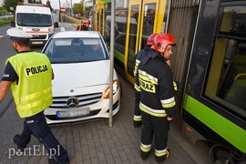 Zderzenie mercedesa z tramwajem
