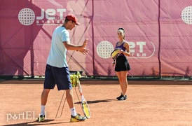 Alicja testuje SportEl.pl: jak zdrowo uderzyć w piłeczkę?