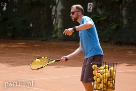 Alicja testuje SportEl.pl: z rakietą w czterech ścianach