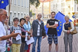 Władza, w sposób cyniczny, robi z nas poddanych