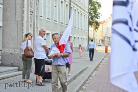 Władza, w sposób cyniczny, robi z nas poddanych