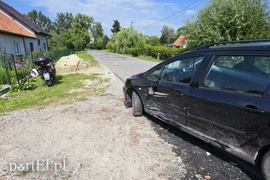 Zderzenie motocyklisty z peugeotem