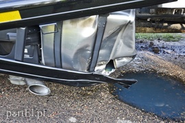 Zderzenie opla z ciężarówką podczas wyprzedzania